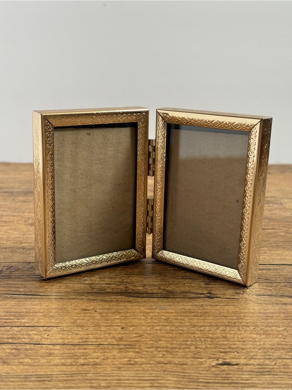 Tiny Vintage Gold Metal Frame 2x3 Photo - Picture 1 of 4